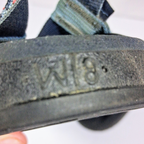 Women's Size 8 Chaco Boho Strapped Toe Hold Everyday Sandals - Picture 9 of 9